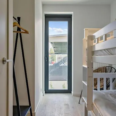 Unique With 4 Bedrooms Near The Beach! T100 Остенде