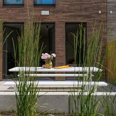 Unique With 4 Bedrooms Near The Beach! T100