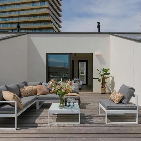 Unique With 4 Bedrooms Near The Beach! T100 *