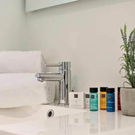 Unique With 4 Bedrooms Near The Beach! T100 Остенде