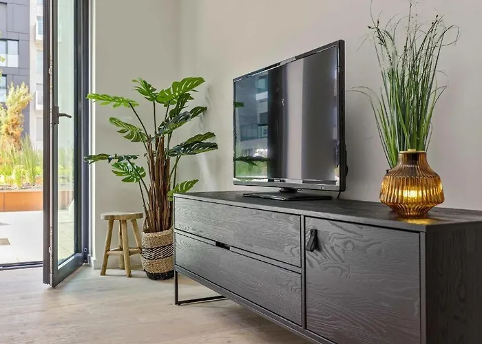 Unique With 4 Bedrooms Near The Beach! T100