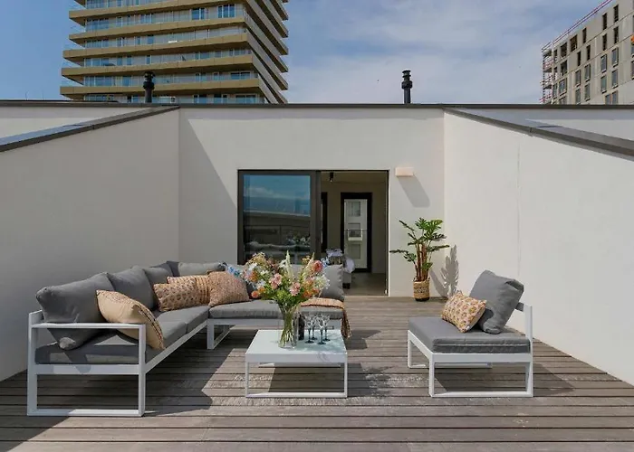 Unique With 4 Bedrooms Near The Beach! T100 *