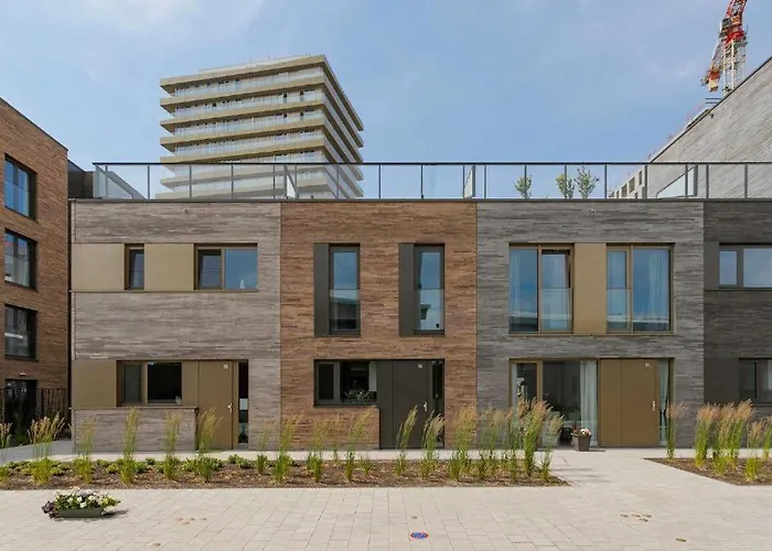 Unique With 4 Bedrooms Near The Beach! T100 *