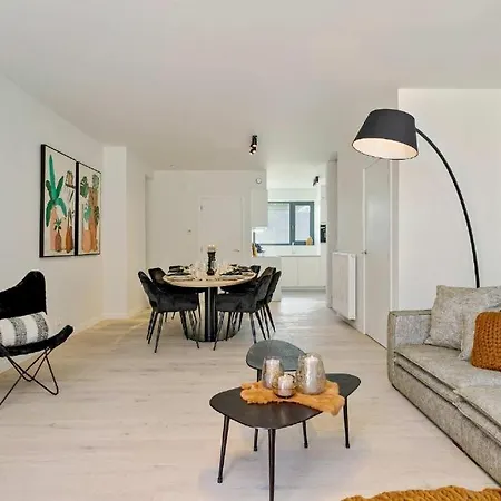 Unique With 4 Bedrooms Near The Beach! T100 Ferienhaus
