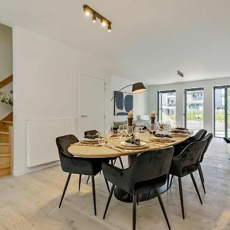 Unique With 4 Bedrooms Near The Beach! T100 * Ostende